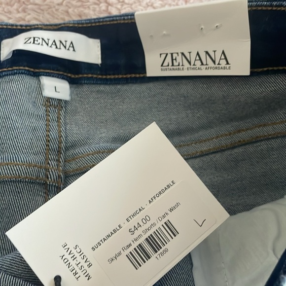 Zenana Blue Jean Shorts size Lg - Picture 3 of 3